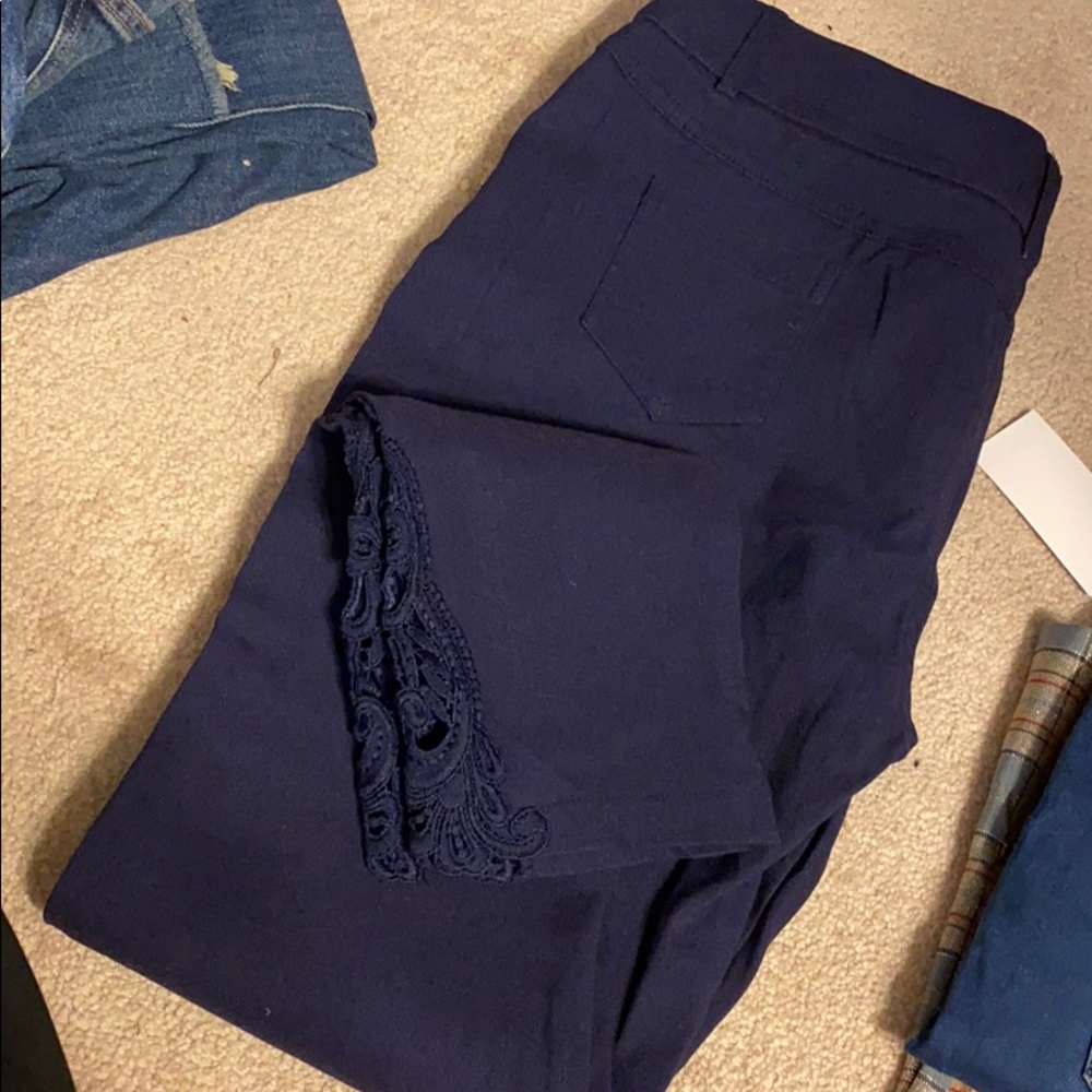 Navy blue jegging with lace detail